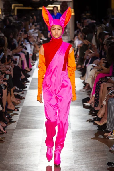 Look 10